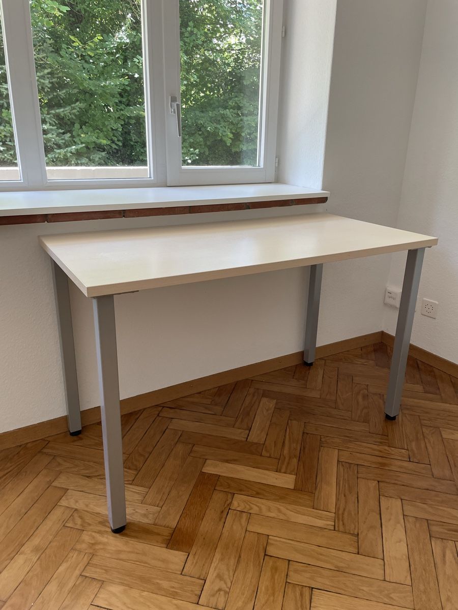 Bureaux: Schreibtisch – D'occasion à Zimmerwald par fasiwa