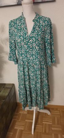 Saint Tropez Kleid Grün Blumenmuster Gr. M, Sommerlich!