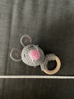 Handgemachte Baby Greifling Holzring, gehäkeltes Mäuschen