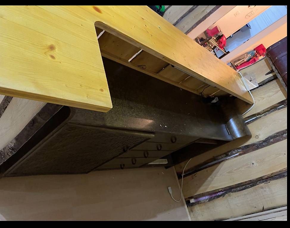 Allestimento di negozi e stand fieristici: Bar oder verkaufstheke mit Hocker oder ohne  – Usato da St.Gallen venduto da Piran65 1