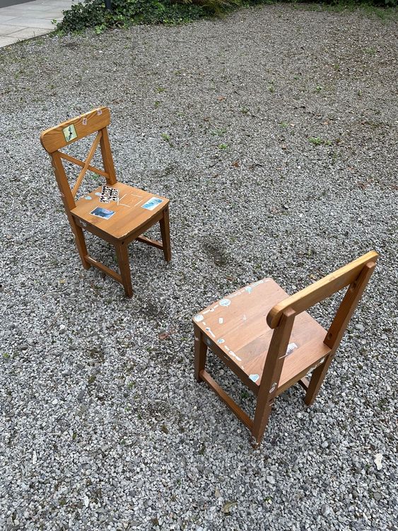 Zwei Kinderstühle, Holz, aufzufrischen Kaufen auf Ricardo