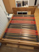 Bett aus Massivholz mit Lattenrost