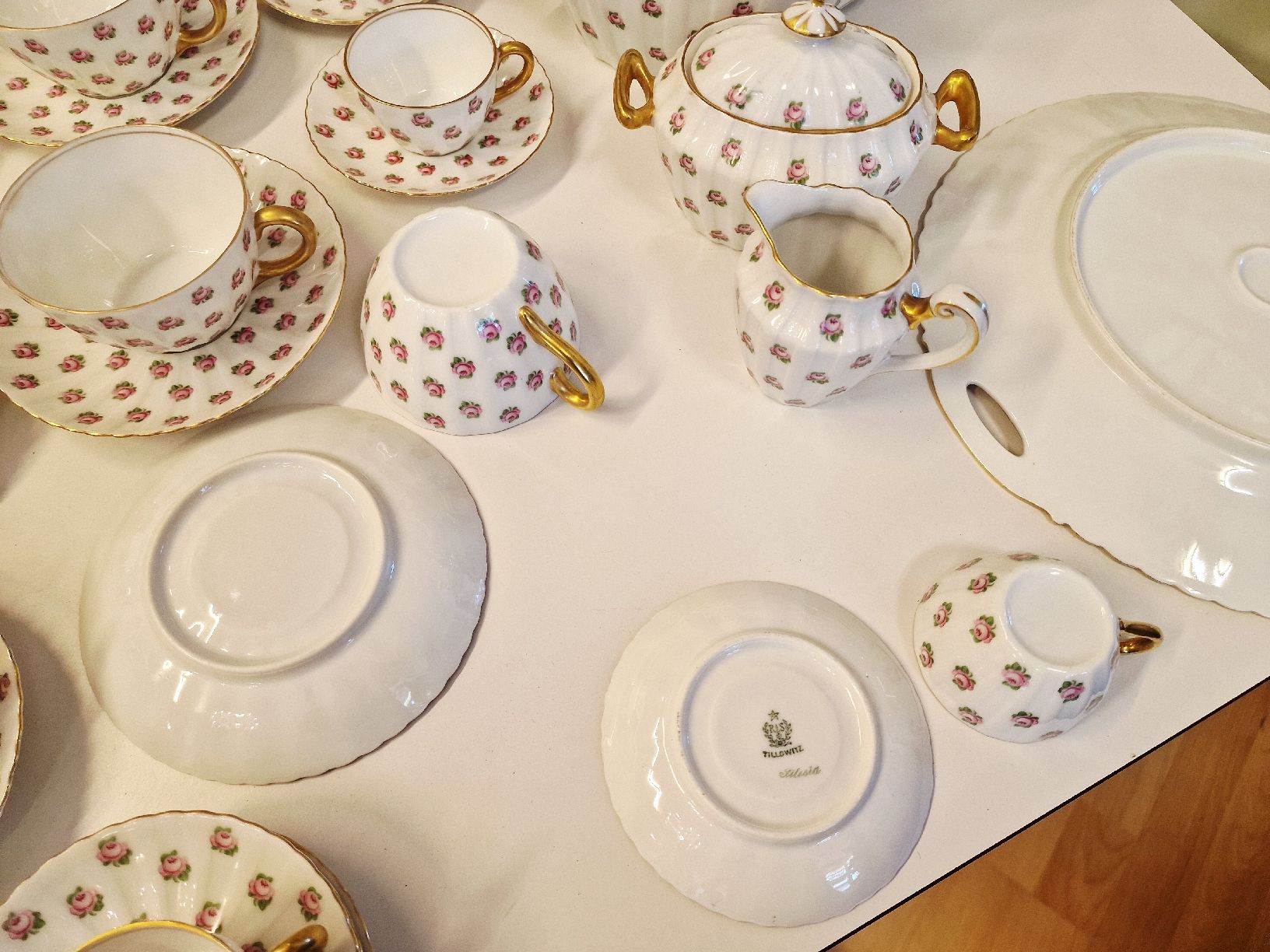 Set di piatti: Kaffeeservice Tillowitz  20 teilig Rosendekor Goldrand – Usato da BERN venduto da Intarsia 6