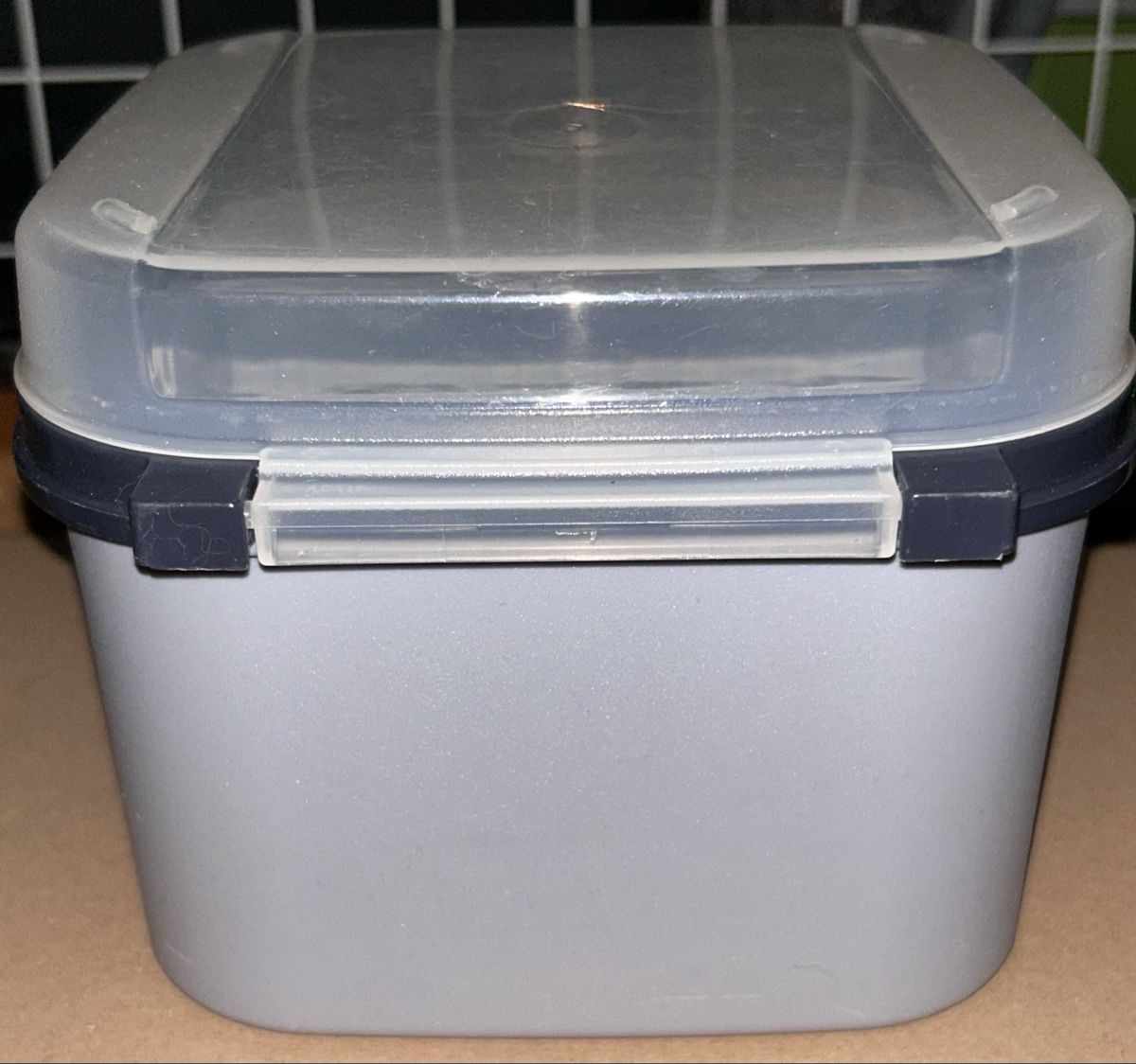 Tupperware Behälter & Ähnliches: Tupperware Behälter / Dose, grau, neuwertig, Top Zustand – Neu (gemäss Beschreibung) aus Laufen von Jassi.quinn 3