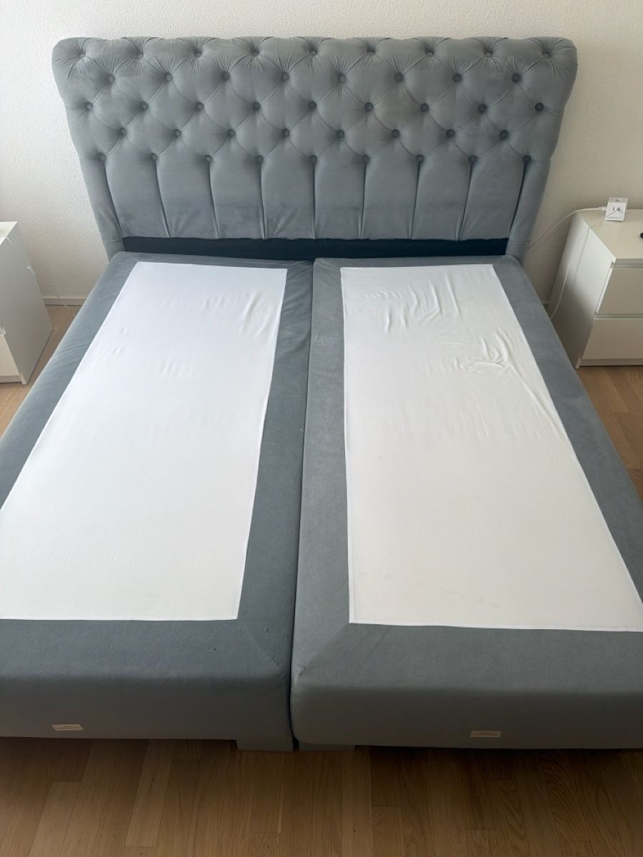 Letti: Graues Boxspring bett mit Samt Kopfteil - Top Zustand! – Usato da Effretikon venduto da MaisonNade