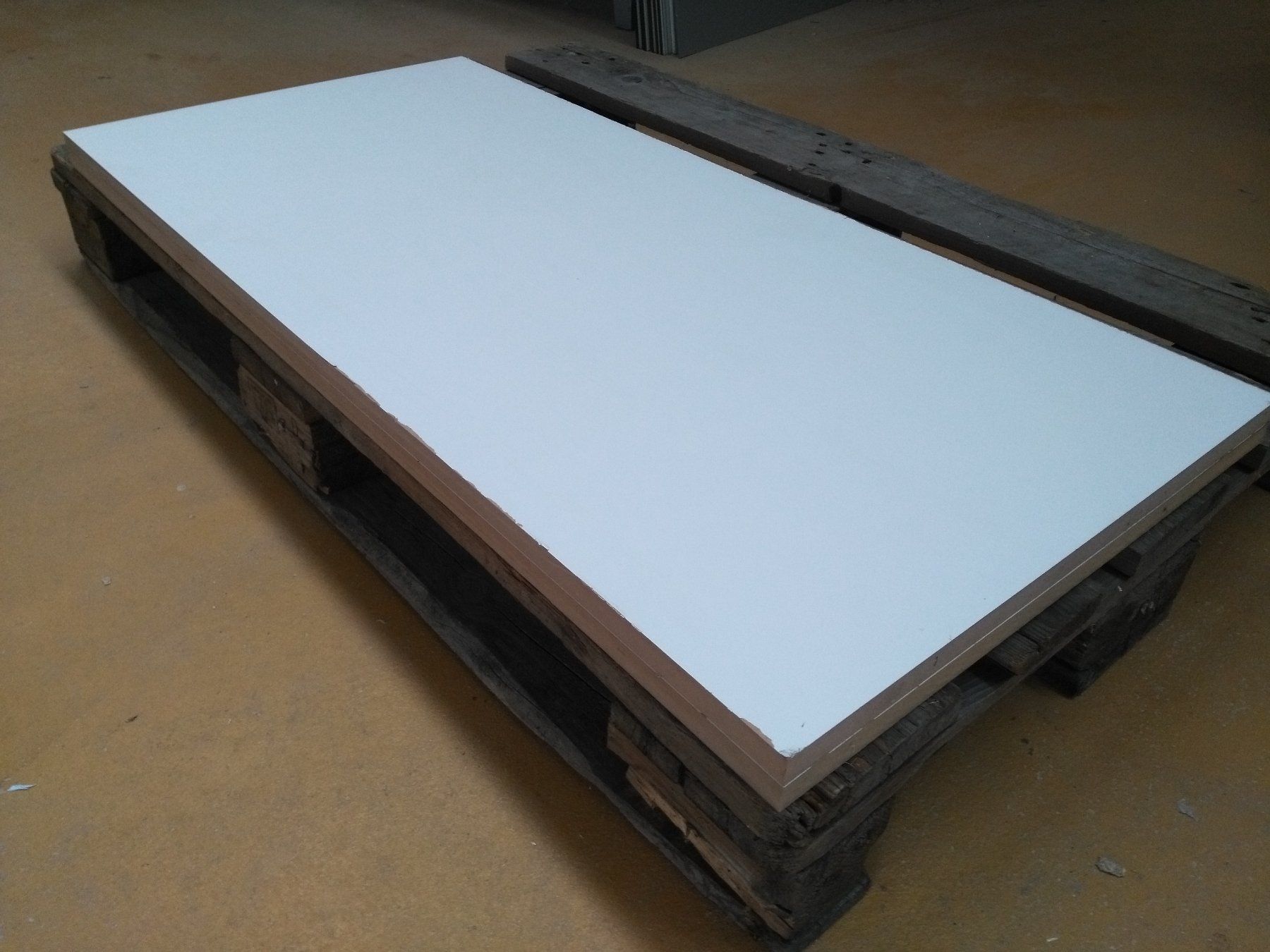 Articoli in legno: MDF Holzplatte 22 mm, Rest 117 x 16 cm – Usato da Gebenstorf venduto da -AMB-