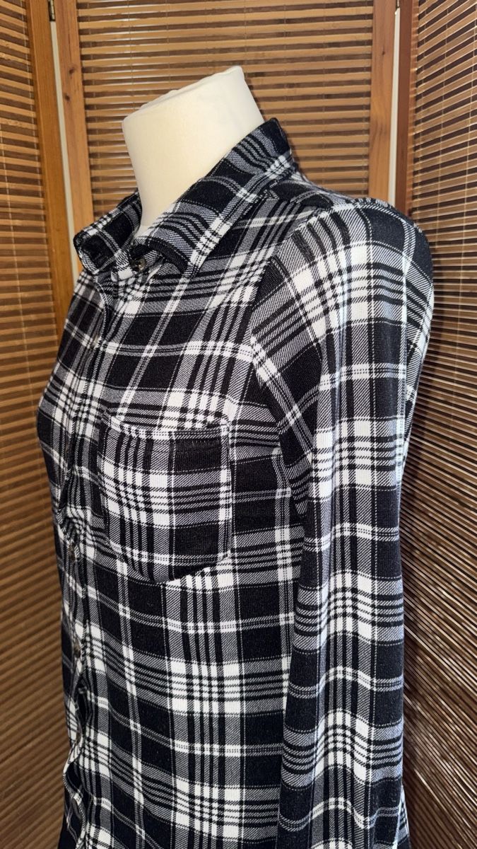 Blusen: Karierte Bluse schwarz/weiss, M – Gebraucht aus Gümligen von morticiaaddams 1