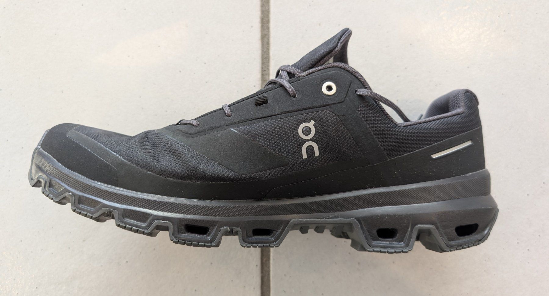 On Scarpe da uomo: On Cloudventure Waterproof Neuwertig, Gr. 47.5 – Nuovo (secondo la descrizione) da Zug venduto da AlphaCentauri 1