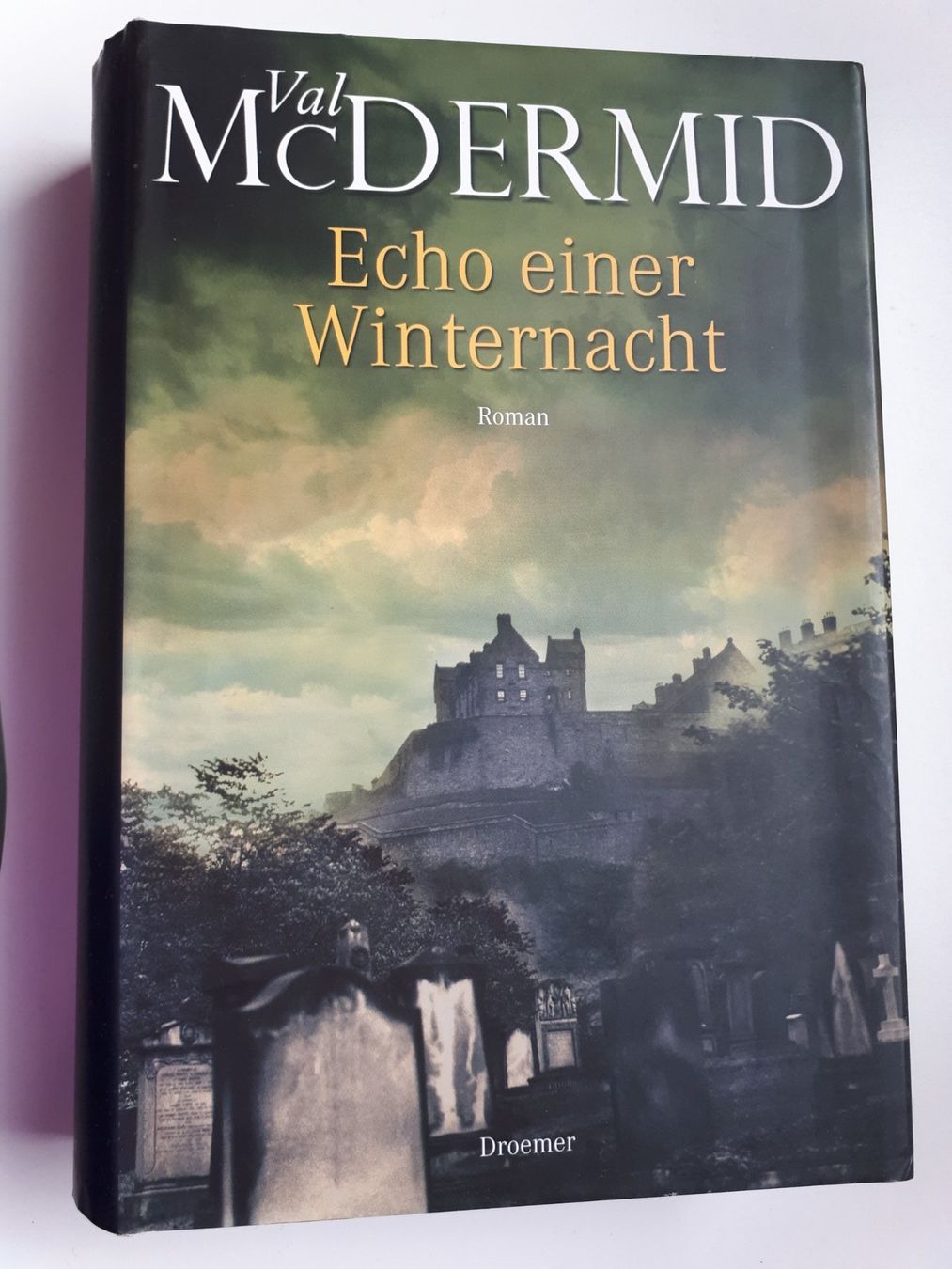 Bücher: Val McDermid: Echo einer Winternacht – Gebraucht aus Dietikon von Buchantiqdietikon