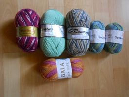 4 x 100 Gr. Sockenwolle  plus 100 Gramm 1 Knäuel  Gratis Nr5