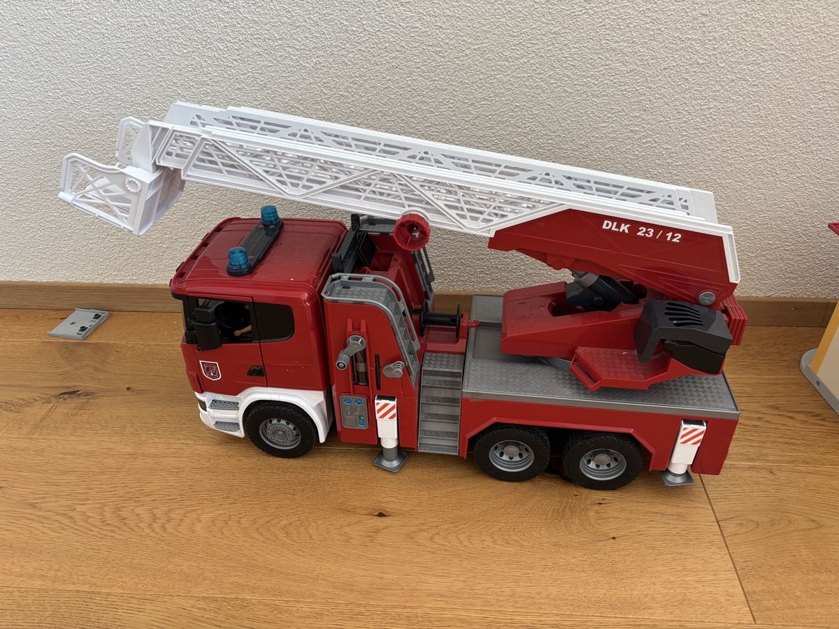 Bruder Giocattoli: Bruderer Feuerwehr Leiterfahrzeug – Usato da Grosswangen venduto da Sunnyday35