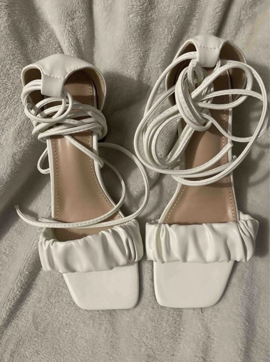 Scarpe da donna: Weisse Heels mit Schnüren – Usato da Neerach venduto da irasan