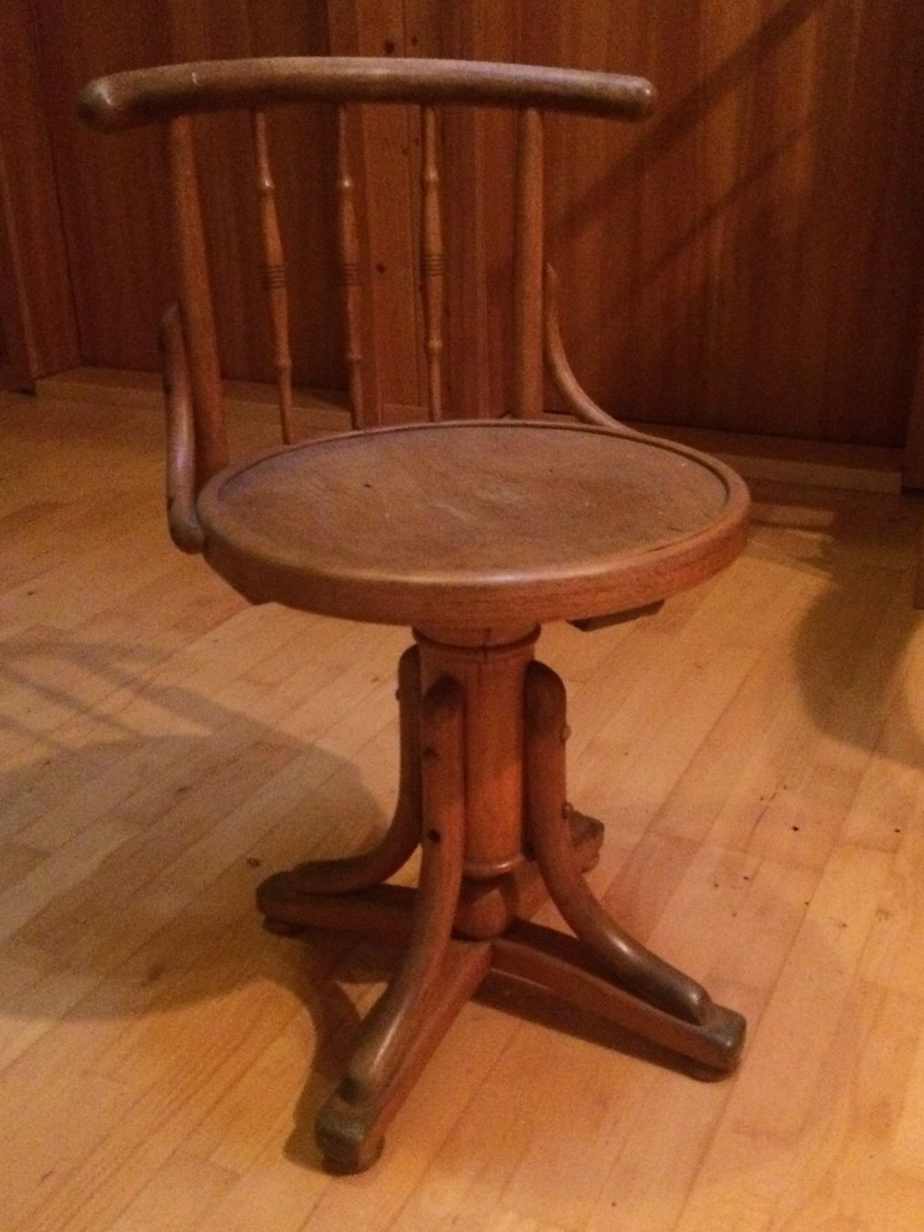 Sedie: Chaise de bureau pivotante en bois, vintage et robuste – Usato da Lausanne venduto da nma_b7dk