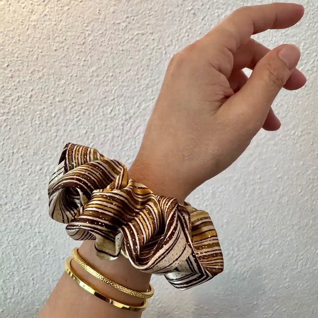 Accessori per capelli: Seide Scrunchie - Elegant und Sanft - Handmade - Neu! – Nuovo e nell'imballaggio originale da Vals venduto da ABA-Atelier 3
