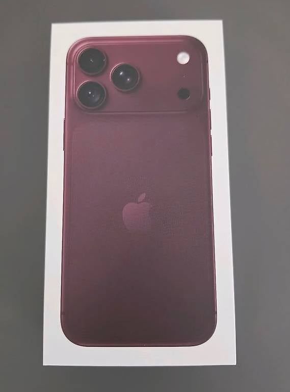 Apple Telefoni cellulari / Smartphones: iPhone 18 Pro Max 256GB Burgunder – Nuovo e nell'imballaggio originale da Liestal venduto da yss_j9rj