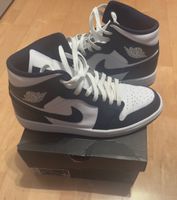 Air Jordan Mid 1 white metallic gold obsidian size 9.5 or 43