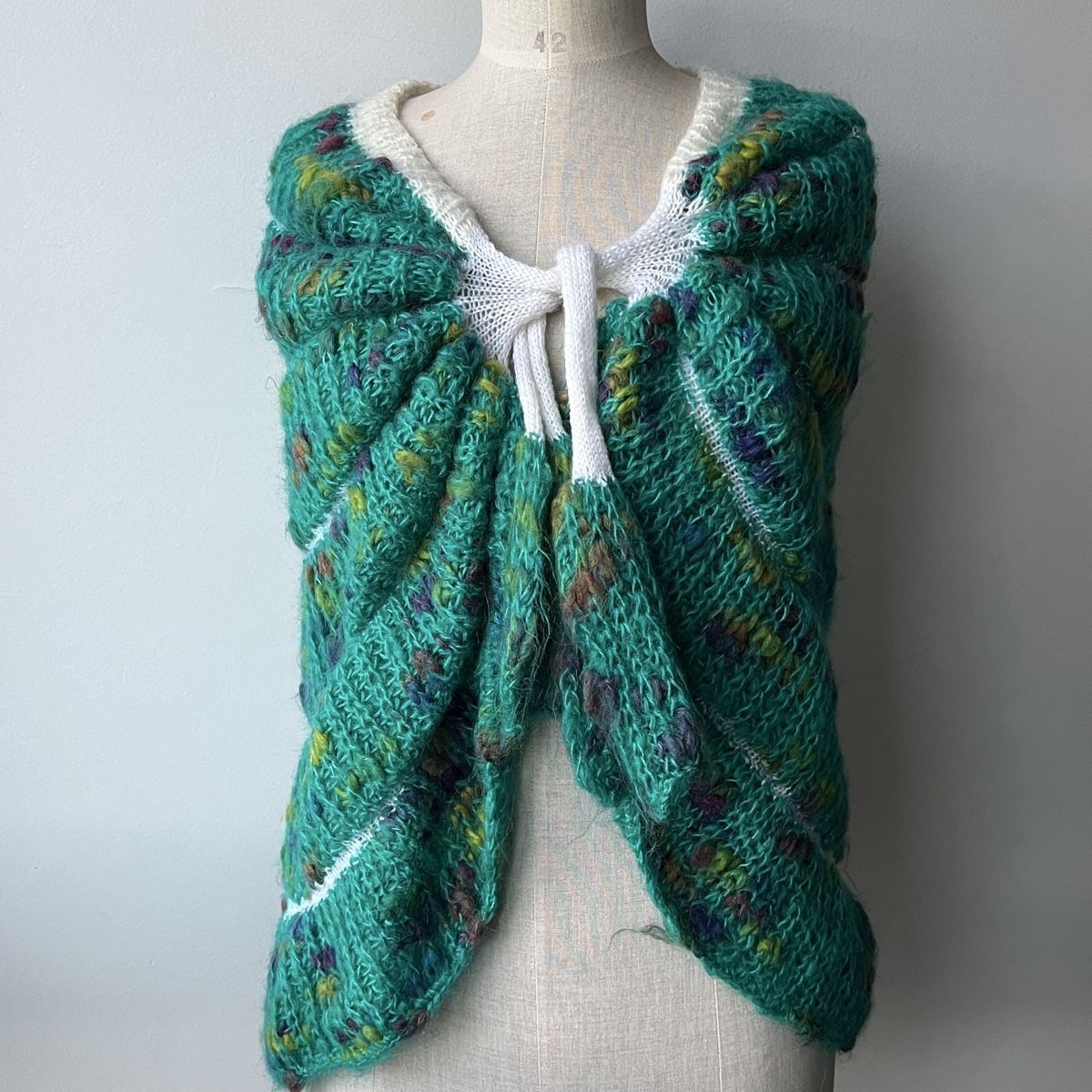 Altro in Moda donna: Unique Knitted Poncho, Green, Striped, One Size - Handmade – Usato da Genève venduto da Kookiek 2