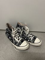 Converse Chuck Taylor Sternzeichen schwarz getragen