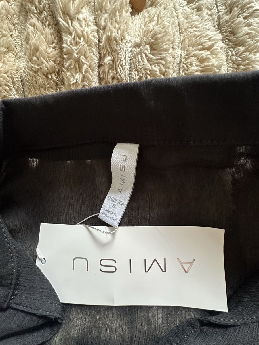 Blusen: Chic Black Amisu Blouse, Size S – Neu und originalverpackt aus Zermatt von now_2scg 2