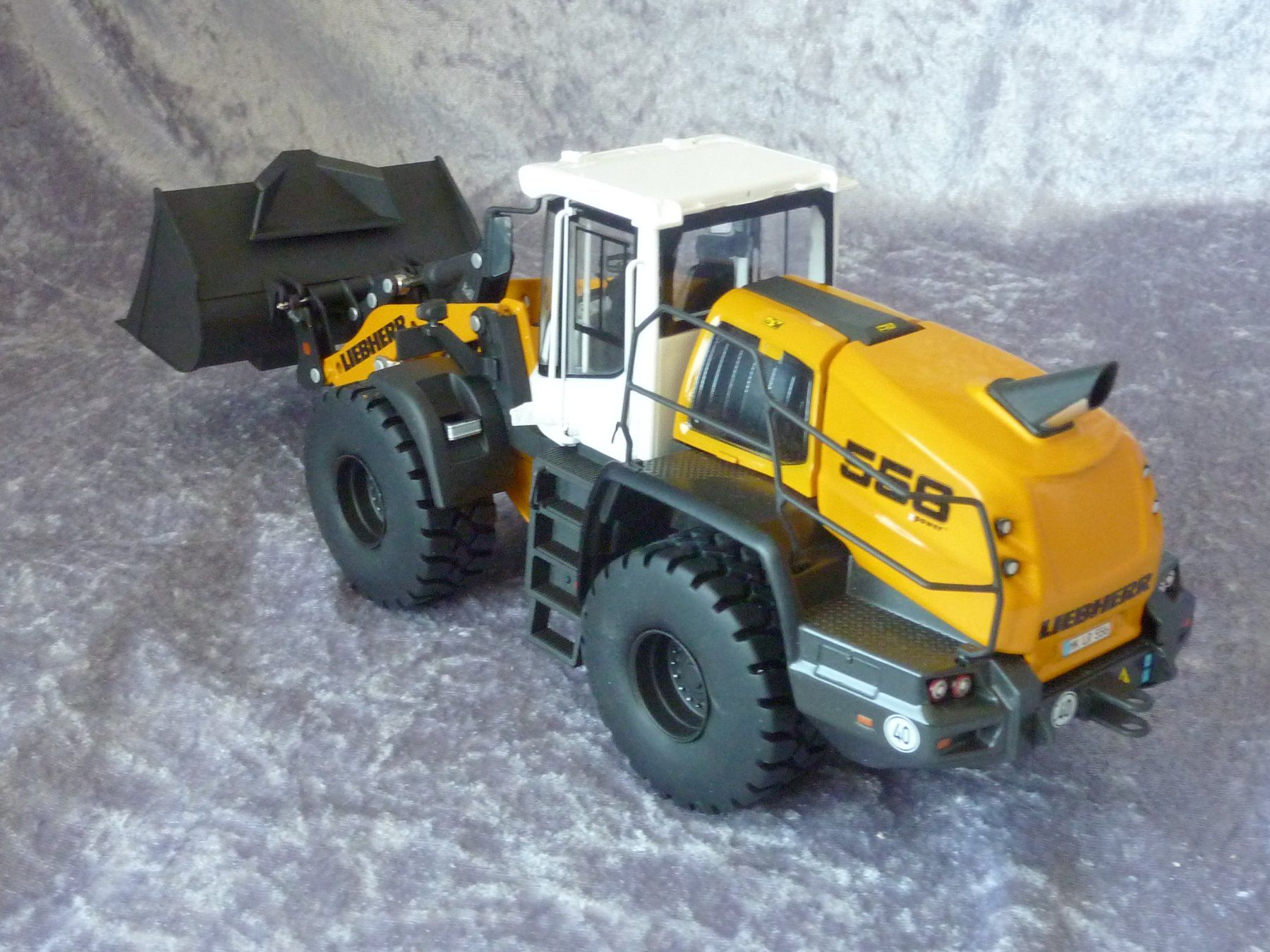 Liebherr Kit di modellismo & Modellini statici: Liebherr Radlader L 556  1:32 – Nuovo (secondo la descrizione) da Dürrenäsch venduto da modellautos4you 3