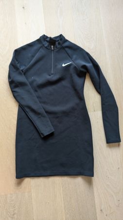 Nike Kleid Schwarz, Grösse M