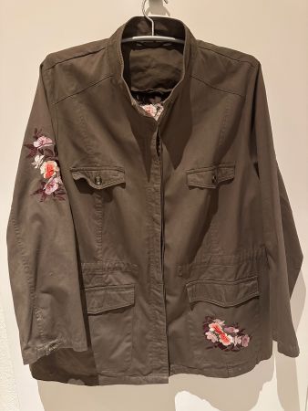 Jacke mit Coolen Stickereien, Gr. 54