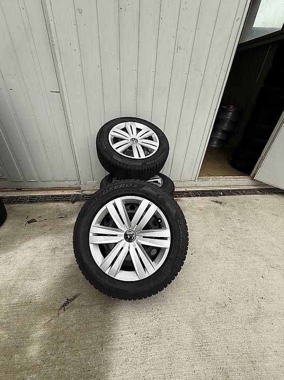 Volkswagen Pneumatici & Ruote complete: Vw Winterräder 16 Zoll – Usato da Arbon venduto da Punt_31