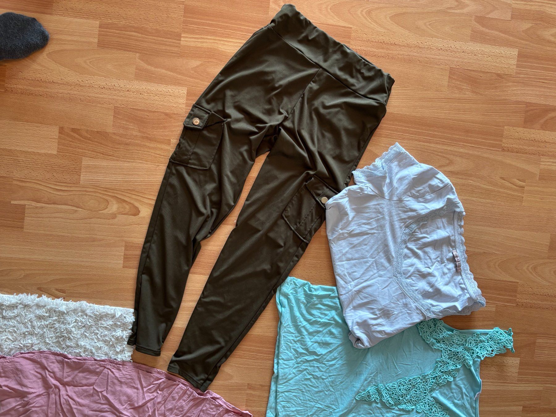 Lotti di vestiti: Damenkleider-Paket ca. grösse L – Usato da Olten venduto da Sonjason 3
