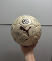 Fussball mit Unterschriften der Schweizer Nati 2014