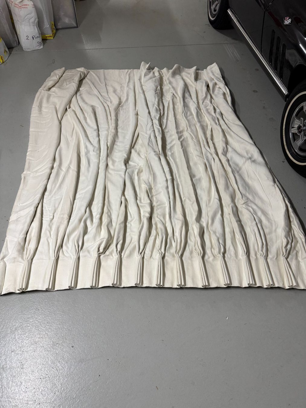 Tende: elegant off-white pleated curtain panel – Usato da Oeschseite venduto da -Luxury-On-Line- 5