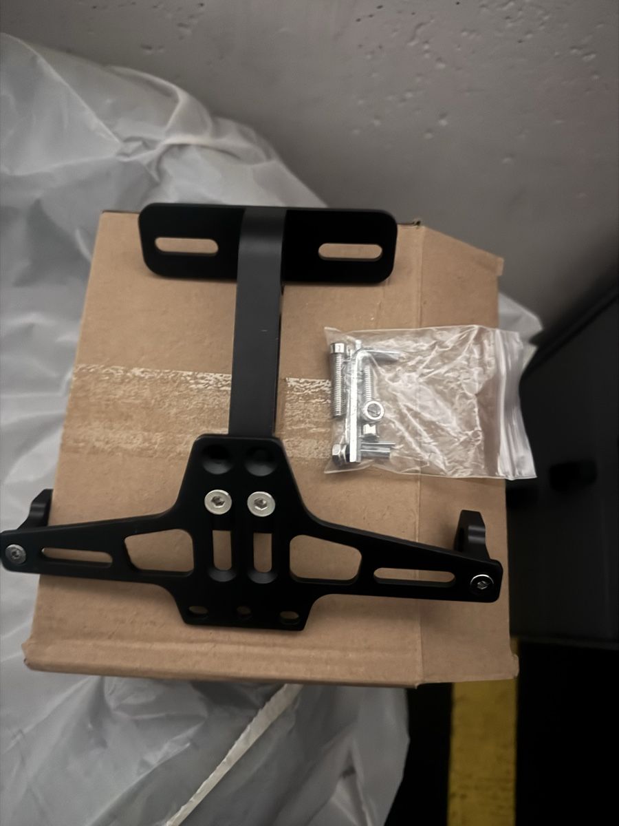 Tutti i ricambio per moto: Kennzeichenhalter – Nuovo e nell'imballaggio originale da Langnau am Albis venduto da ale_sc2y