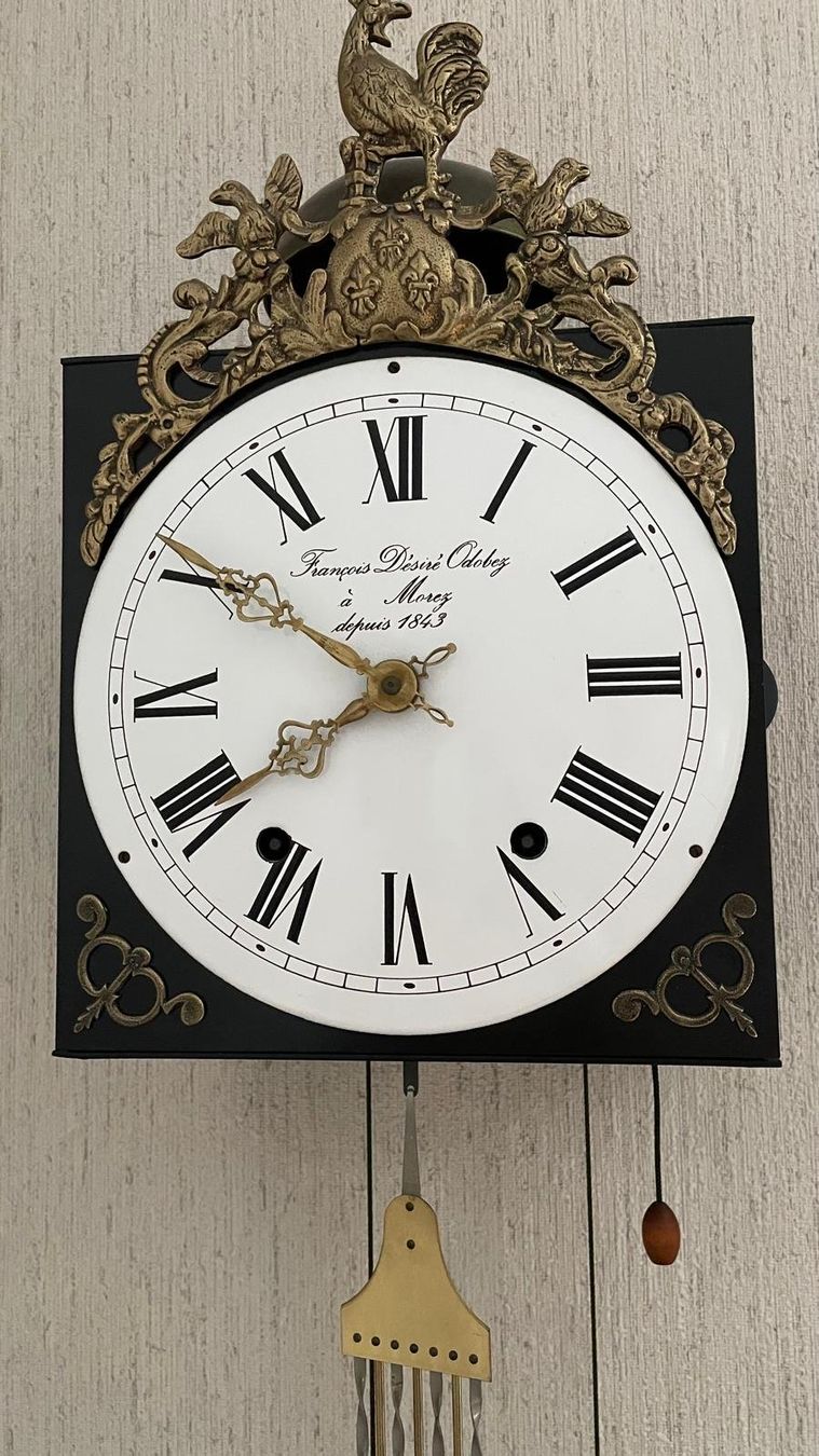Orologi da terra & Orologi da parete: Burgunder-Wanduhr mit Pendel – Usato da Therwil venduto da Cedricceline 1