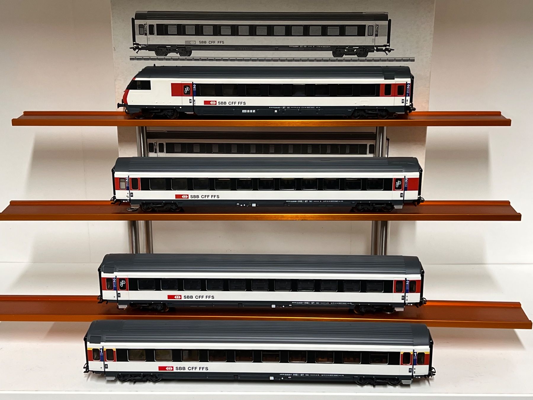 Märklin Modellini di ferrovie: Märklin 42164 SBB InterCity-Design – Nuovo (secondo la descrizione) da Neuenhof venduto da ludovicco 1