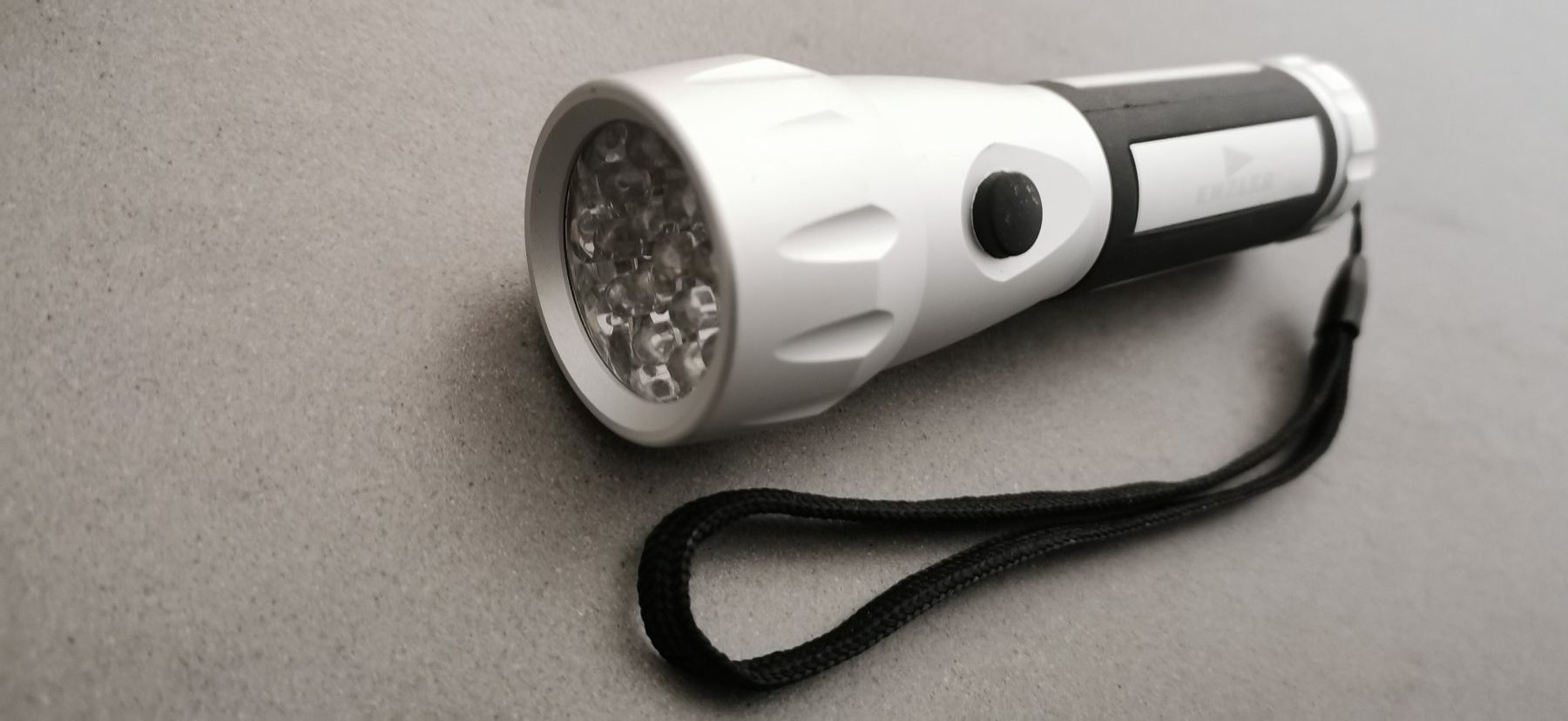 Lampade: Taschenlampe – Nuovo e nell'imballaggio originale da Zürich venduto da Bluemex 2