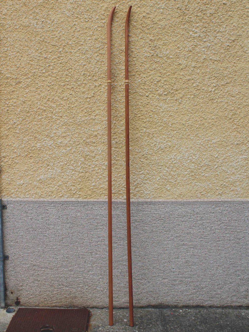 Altre raccolte & rarità: Naginata (chêne rouge), conforme à  AJNF – Usato da Lausanne venduto da KilgoreTrout