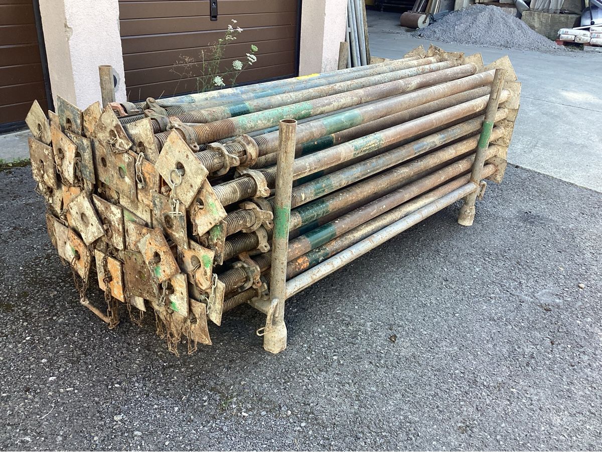 Tous les outils: Deckenstützen, Spriesse  – D'occasion à niederurnen par Hagugelmann