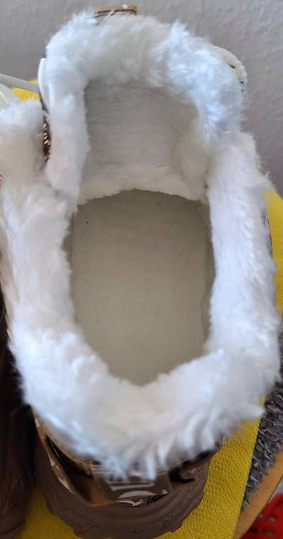 Damenschuhe: Damenschuhe, 1 Paar Flauschis... – Gebraucht aus Reinach BL von kri_v5yj 2