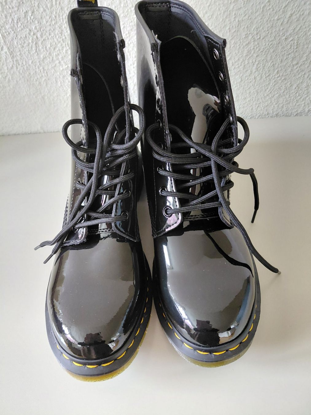 Dr. Martens Scarpe da uomo: Dr. Martens schwarze Lack neu – Nuovo e nell'imballaggio originale da Basel venduto da whi_5lxt 1