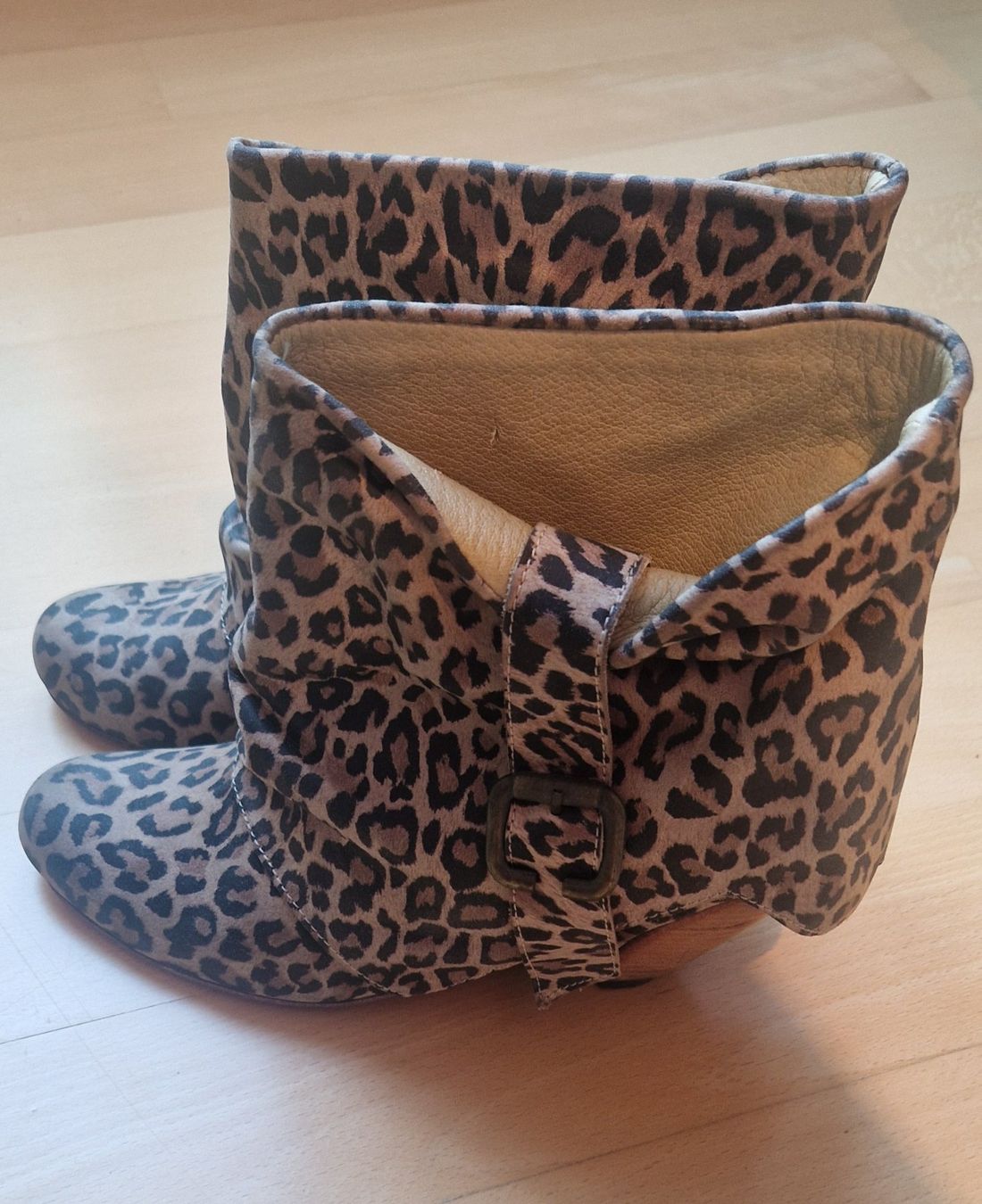 Scarpe da donna: Leder Animal Print Boots – Nuovo (secondo la descrizione) da Zürich venduto da Ana_440