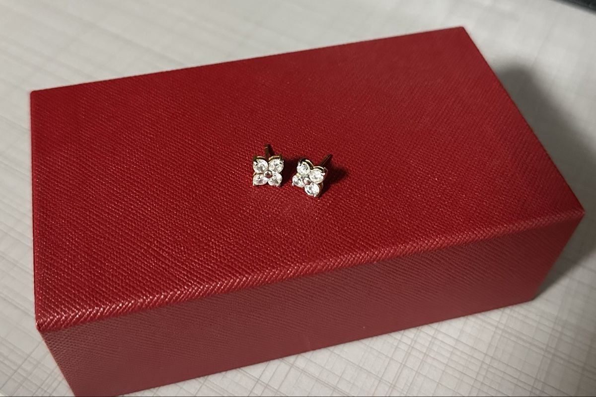 Orecchini pendenti & Orecchini a lobo: Ohrringe vielleicht mit Diamanten – Usato da Luzern venduto da ariazalea