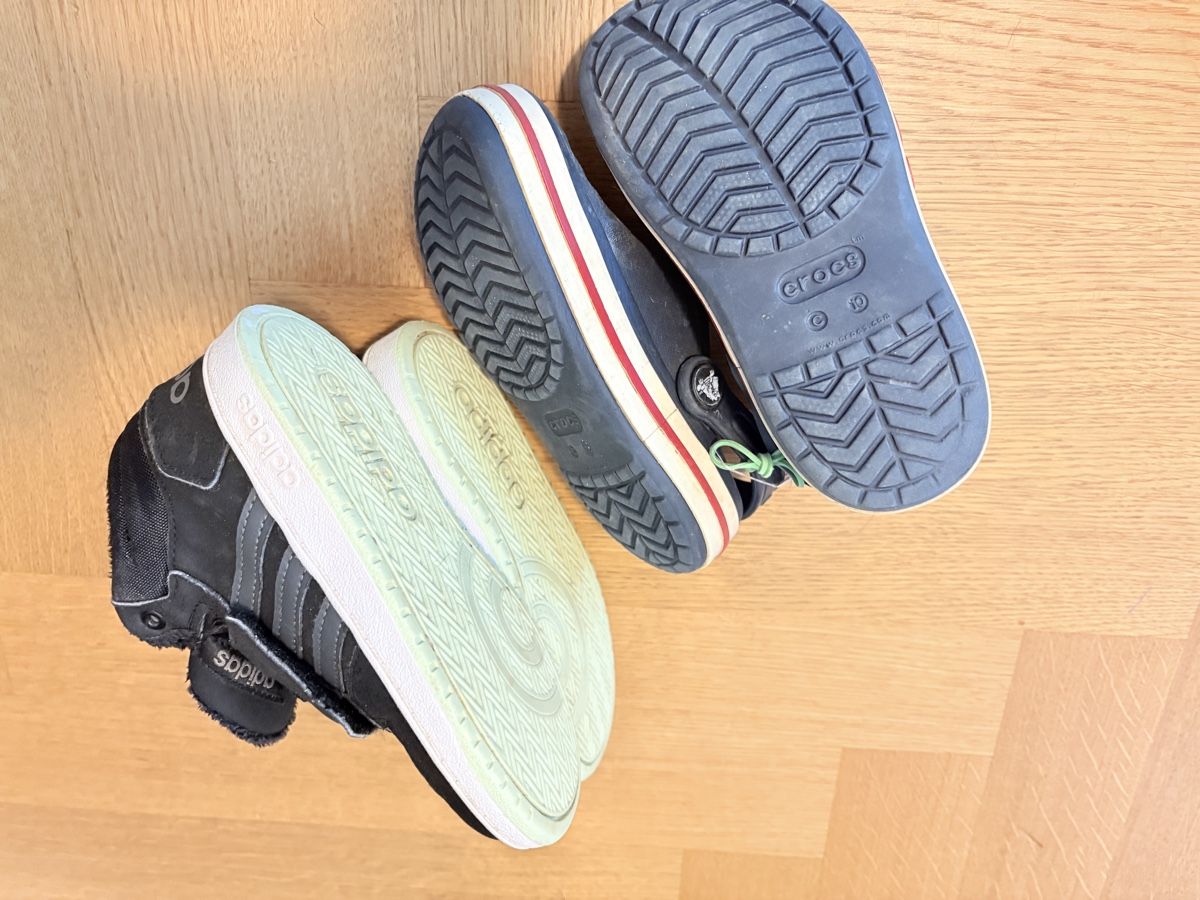 Scarpe per ragazzi: Crocs und Adidas Grösse 27 – Usato da Riehen venduto da Grayje4 2