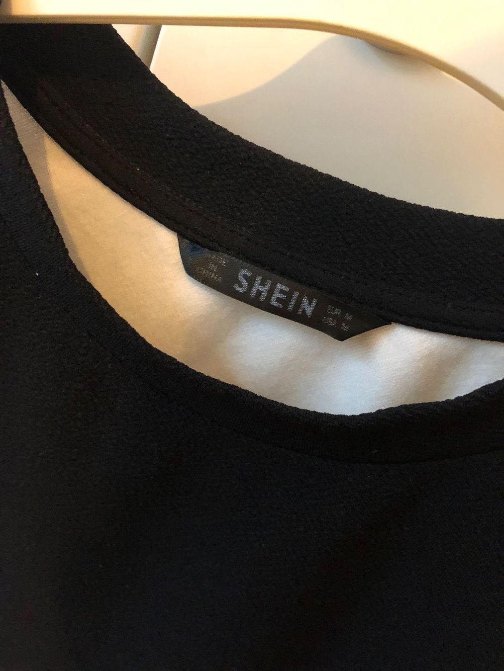 Shein T-shirt: Shirt Shein – Usato da Zürich venduto da cha_7n8s 1