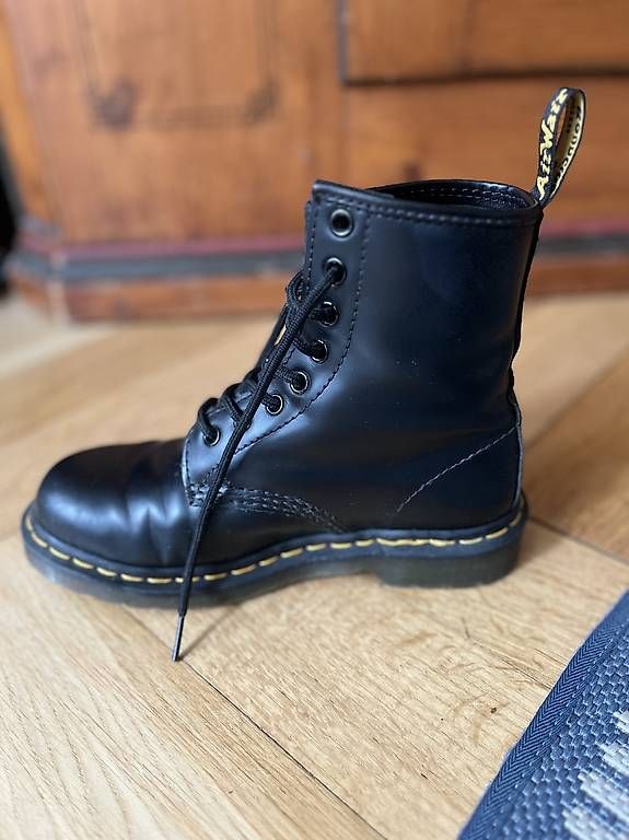 Damenschuhe: Dr. Martens 1460 Glattleder – Gebraucht aus Bern von lin.ba 1