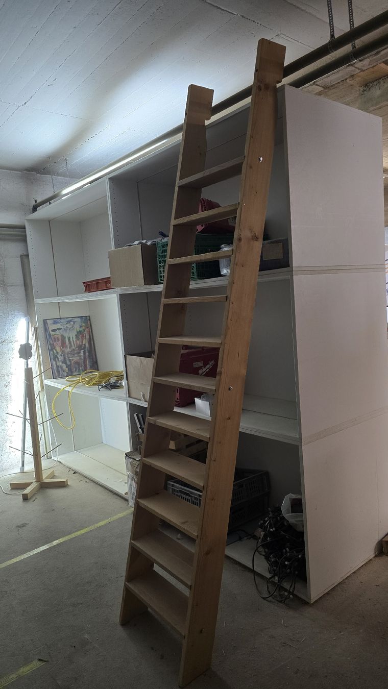 Scale: Massive Holzleiter / Holztreppe 2600mm – Usato da Buch b. Frauenfeld venduto da mttc