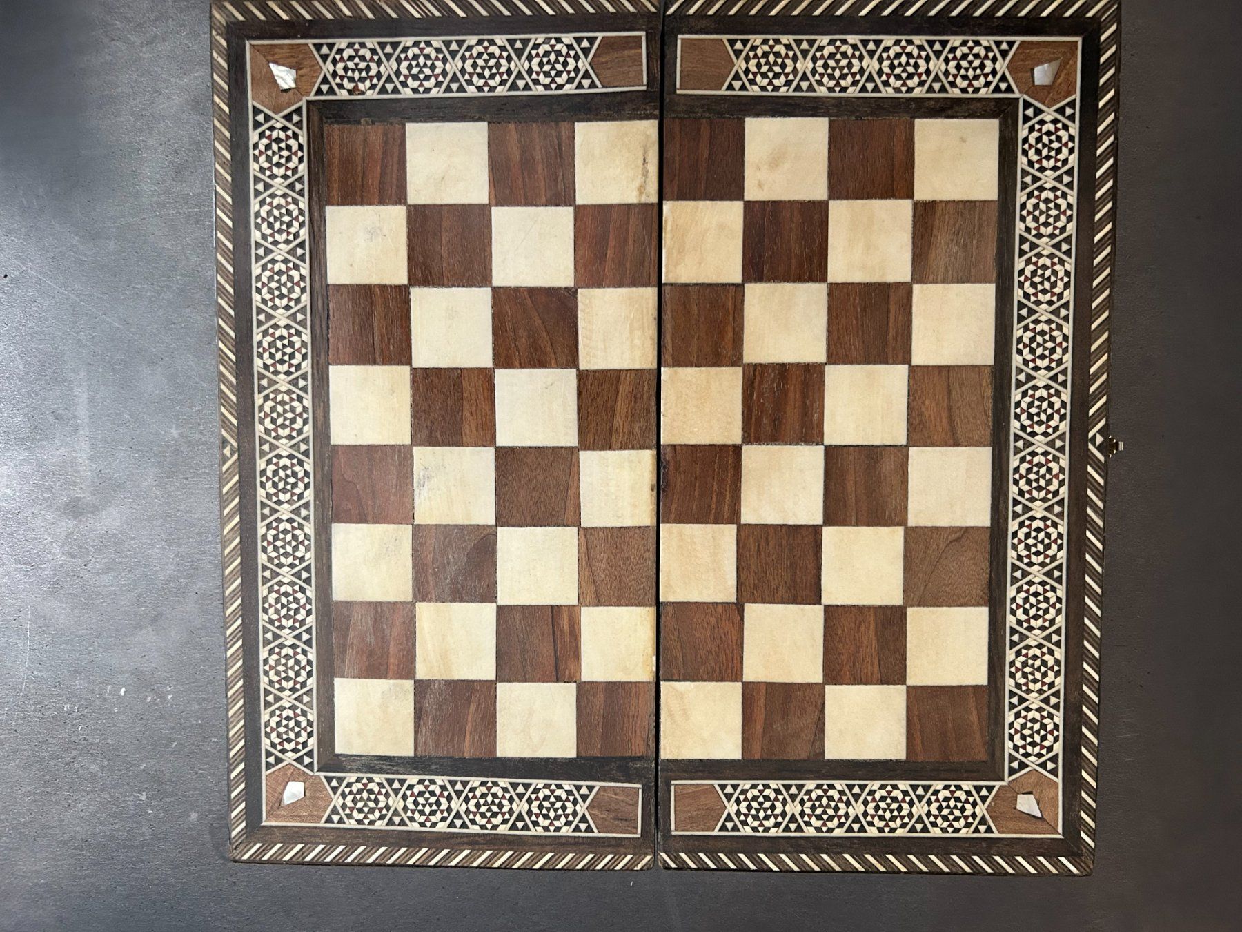 Giochi: Backgammon Spiel, Holz Inlay Zustand gut – Usato da Luzern venduto da gil_9jtr 3