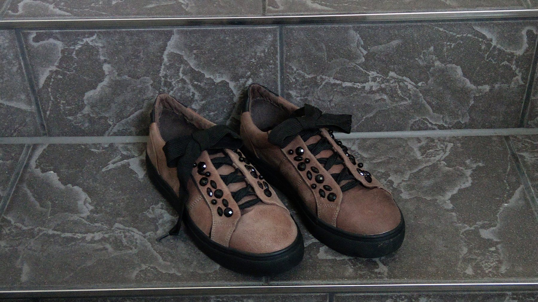 Scarpe da donna: Sneaker & Sportschuhe Gr. 38 – Nuovo (secondo la descrizione) da Walterswil SO venduto da Myannick 1