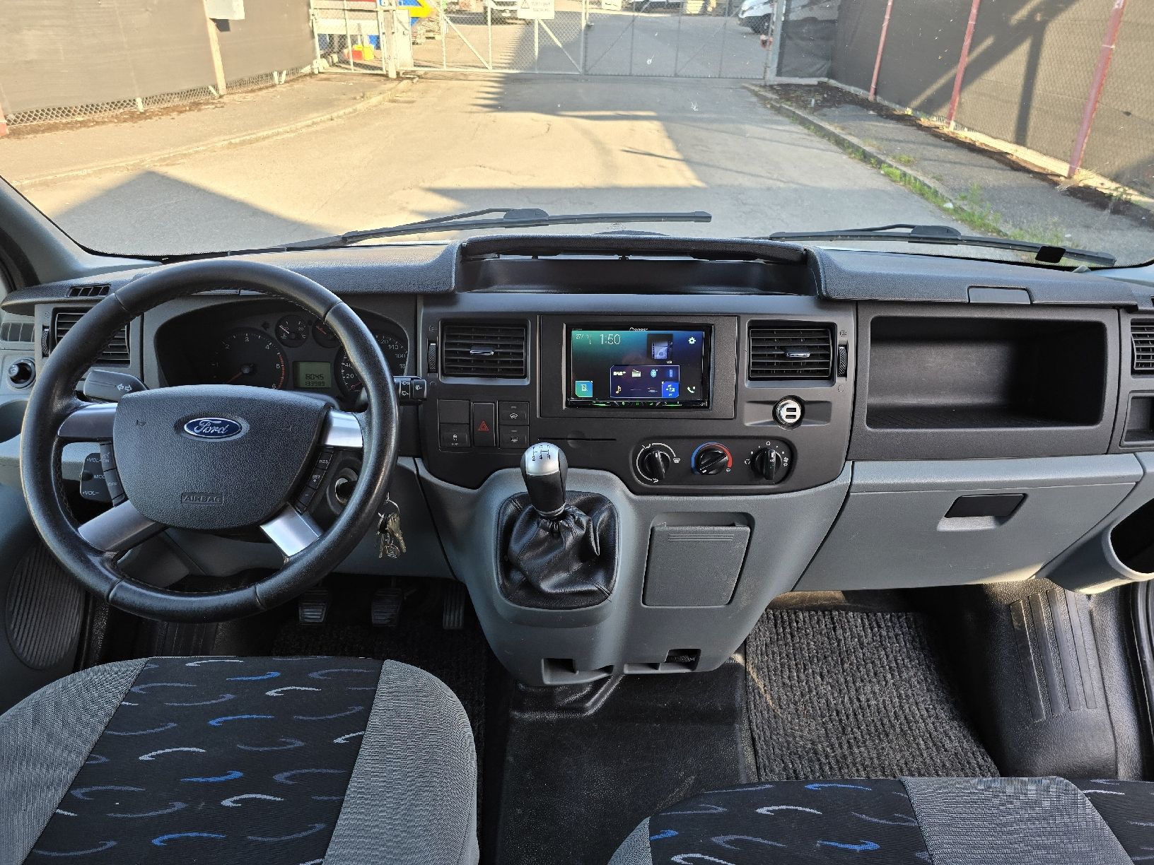 Ford Veicoli da campeggio: Ford Transit 330 TDCI 2.2 Camper – Usato da Biberist venduto da Stanley... 2