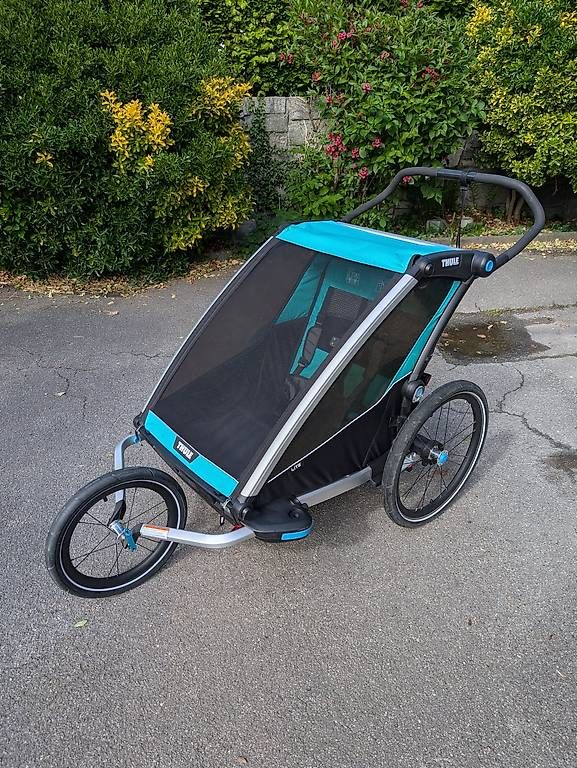 Thule Anhänger: Veloanhänger Thule Mit Jogging Set – Gebraucht aus Trimmis von GianlucaB 1