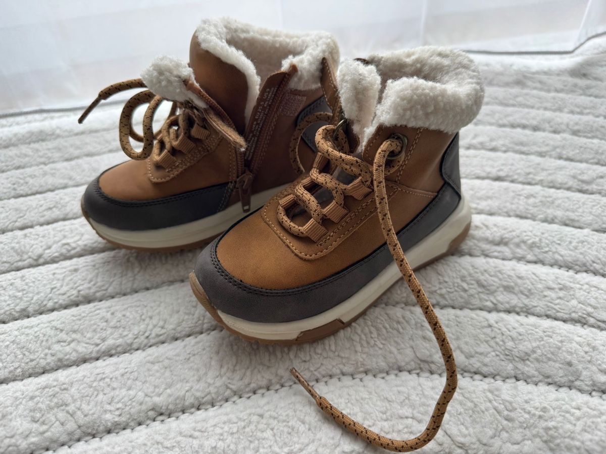 Next Scarpe per ragazzi: Winterschuhe Marke Next Grösse 25.5 – Usato da Frick venduto da DionysHildebrand