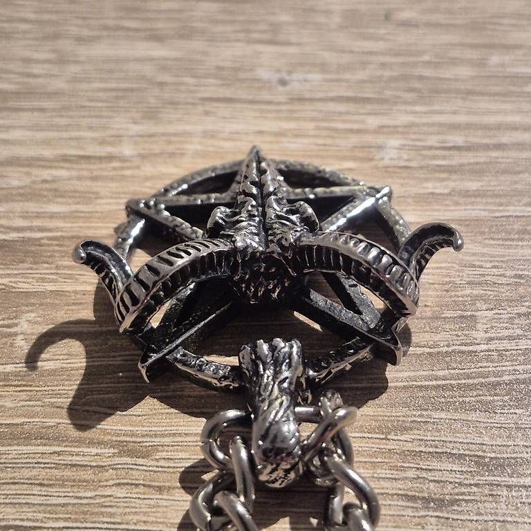 Catenine: Kette Pentagramm Ziege – Usato da Utzenstorf venduto da eli_f9dw